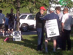 CUPE workers on strike in Toronto. Image source: Lorenda Reddekopp/CBC