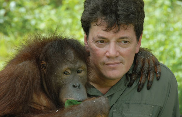 Dutch scientist Willie Smits with one of the Samboja orangutans. Photo by Cees Bosveld.