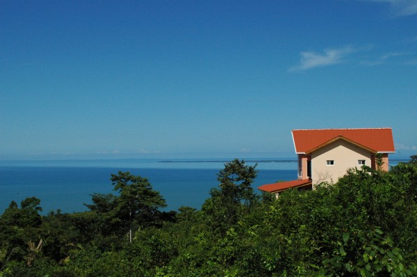 A Campa Vista home with a view to the ocean. Photo by Dawn Paley.